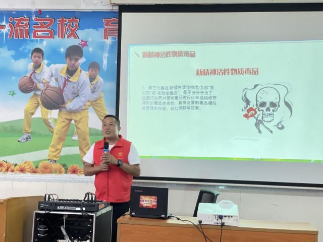 禁毒宣傳進(jìn)校園，讓青春綠色無(wú)毒 (3).jpg