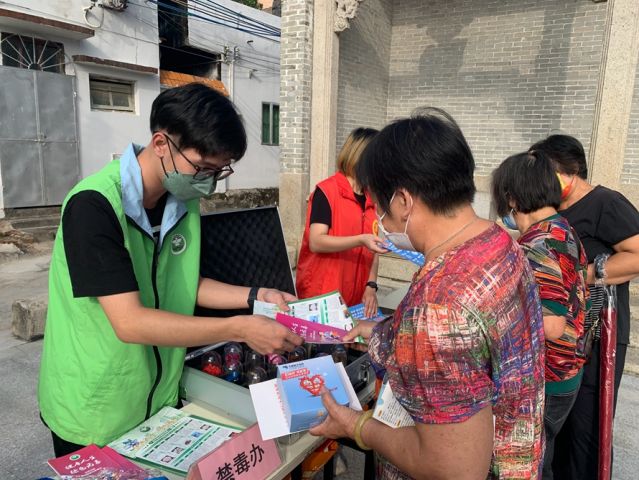 三鄉(xiāng)鎮(zhèn)開展“宣傳禁毒進(jìn)小家，‘無毒’社區(qū)靠大家”活動(dòng)照片3.jpg