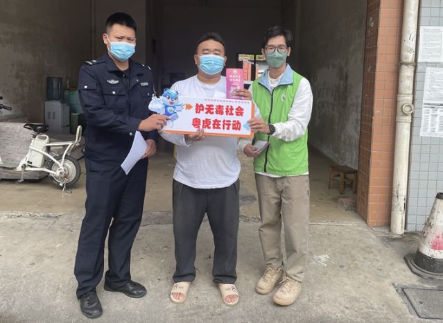 三鄉(xiāng)鎮(zhèn)開展“禁毒知識(shí)進(jìn)物流,安全寄遞無隱患”宣傳活動(dòng)圖片3_副本.jpg