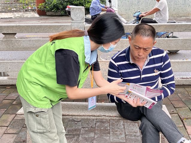 三鄉(xiāng)鎮(zhèn)開展“禁毒宣傳進公園，人人參與共防毒”活動圖片1.JPG